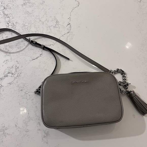 Michael Kors crossbody bag light gray - Picture 1 of 3